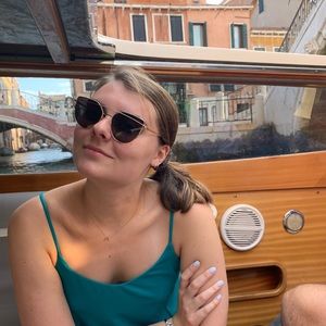 Meet your Posher, Olivia